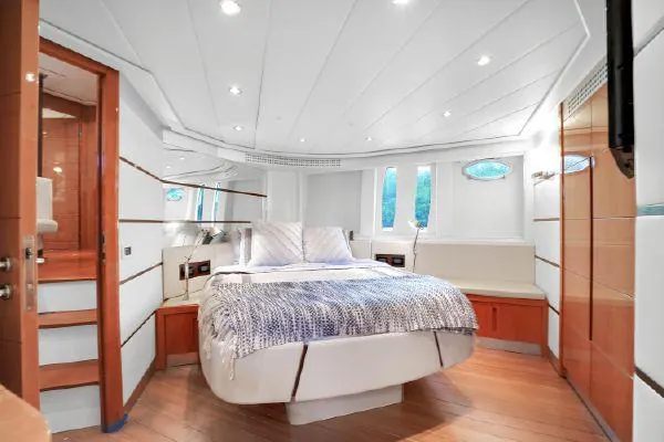 SKY Miami yacht detail 30
