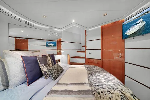 SKY Miami yacht detail 40