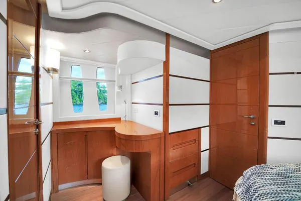 SKY Miami yacht detail 43